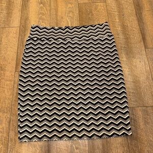 LuLaRoe Women’s Cassie Skirt Black Cream White Chevron Stripes Size XL
